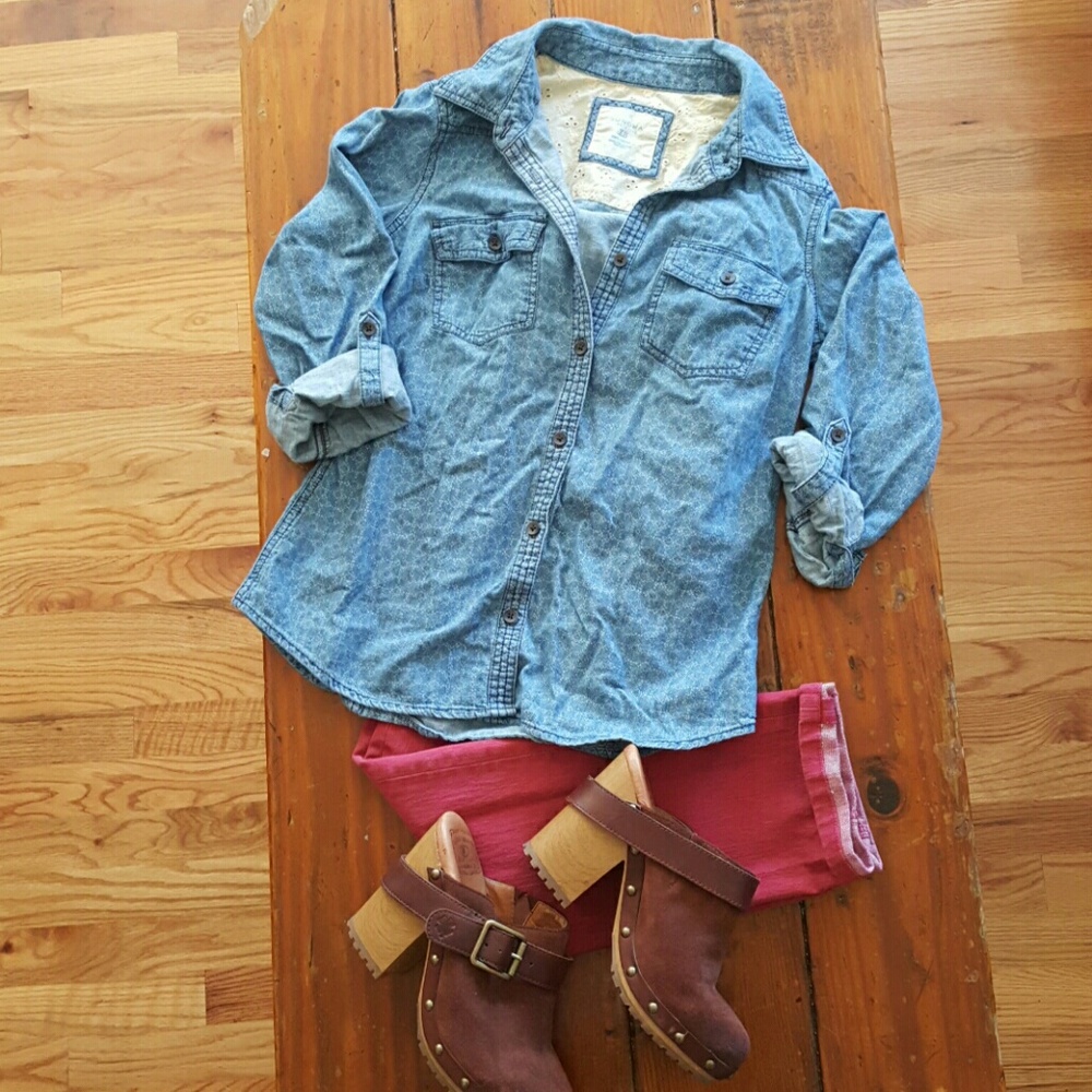 Sonoma Lifestyle Detail Denim Button Up